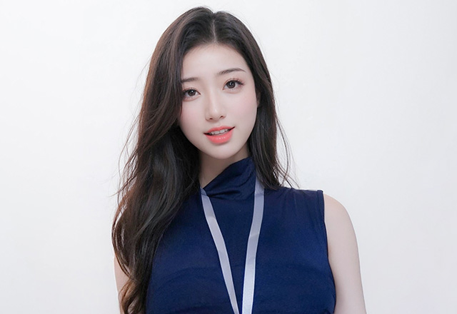 苗条模特楠芝蓝黑制服黑丝非常好看