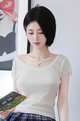 美女白小蝶黑丝短裙勾勒出优雅曲线