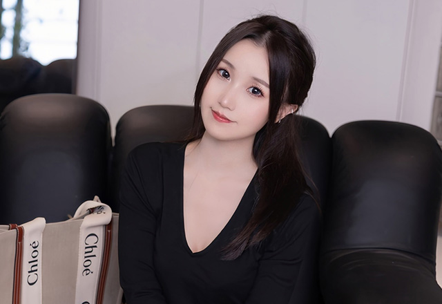 性感美女杏子甜美笑容摄人心魄