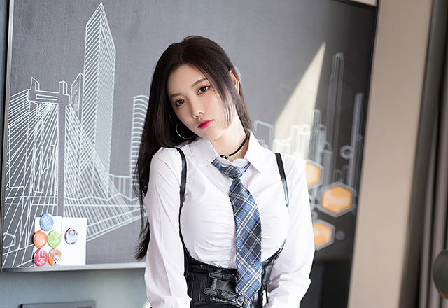 性感模特杨晨晨短裙黑丝美图一览无余