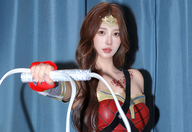 美女金允希COS神奇女侠真是明艳动人