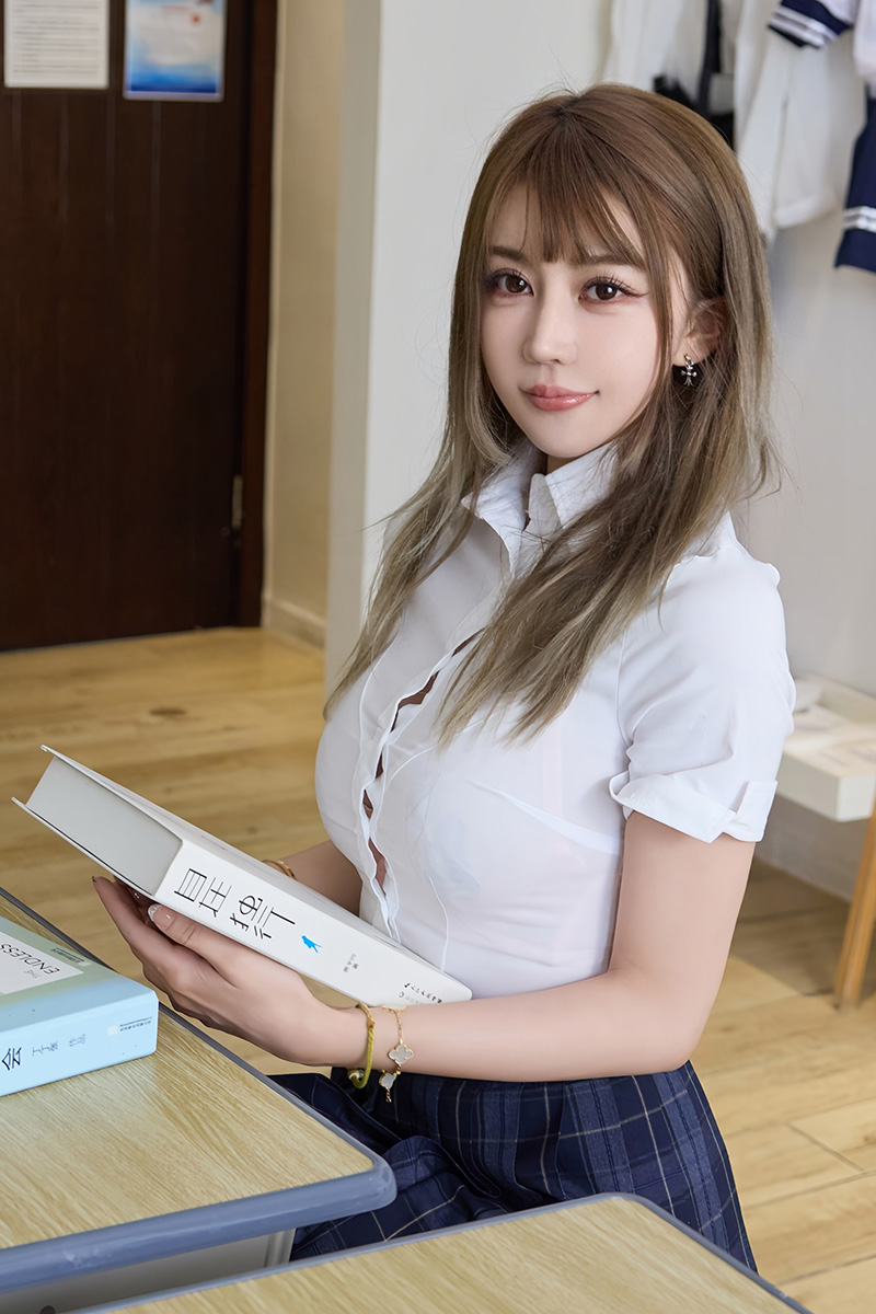 甜仔蓝色护士制服美图让人浮想联翩