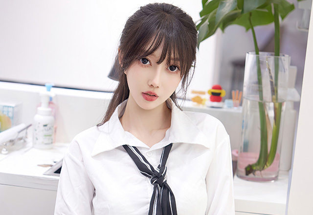 模特玥儿玥性感紫色旗袍写真图片