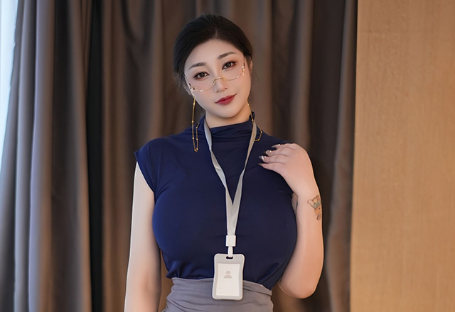 性感女神妲己深色OL装扮极度妩媚