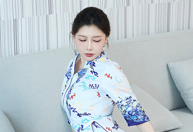 模特尹甜甜性感空姐制服写真图片