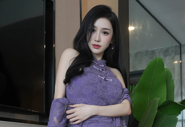 清纯妹子小阿娇紫色连衣裙写真美图