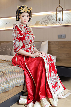 模特梨霜儿红色新娘服饰娇媚动人