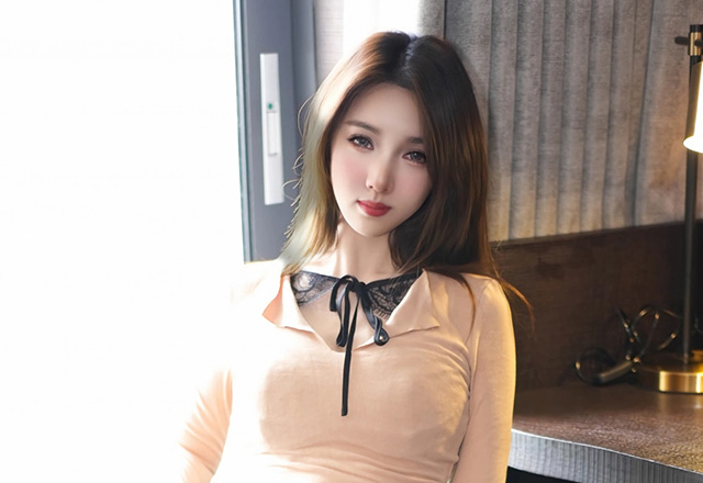 高挑曼妙模特桃桃夭夭OL服饰写真