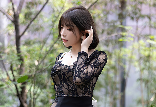 女神徐莉芝黑色蕾丝连衣裙气质撩人