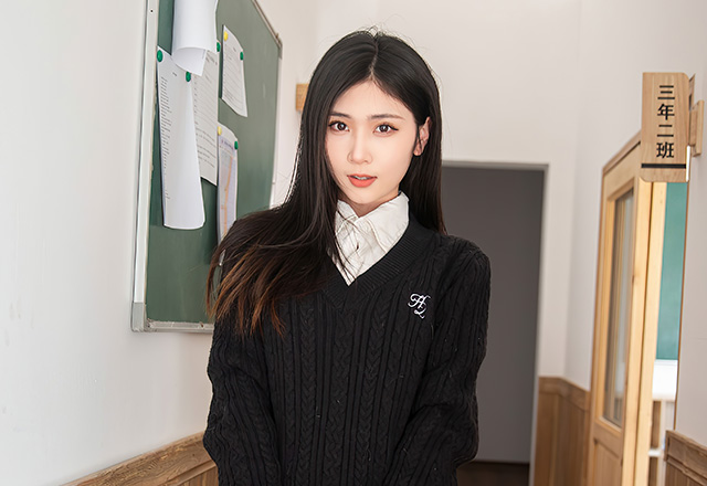 模特刘婷婷旅拍写真极致美腿性感动人