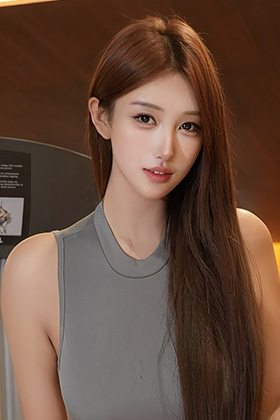 迷人模特金允希健身房场景写真图