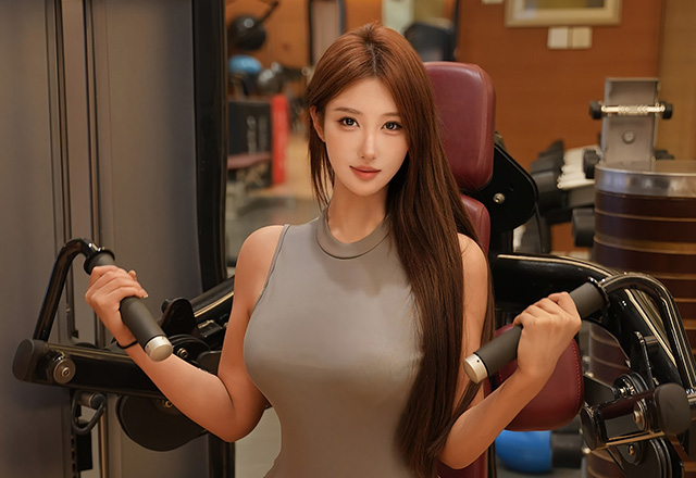 迷人模特金允希健身房场景写真图