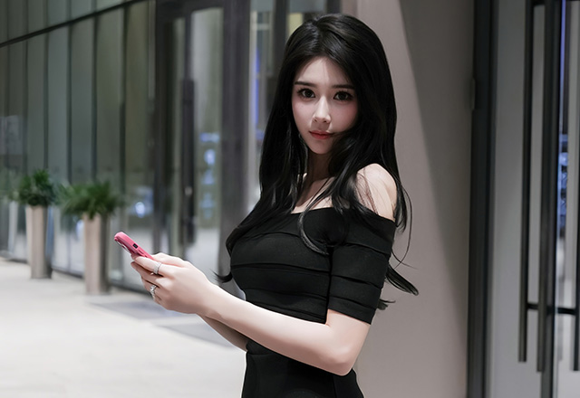 苗条妹纸椰汁糯米姬黑丝短裙十分养眼