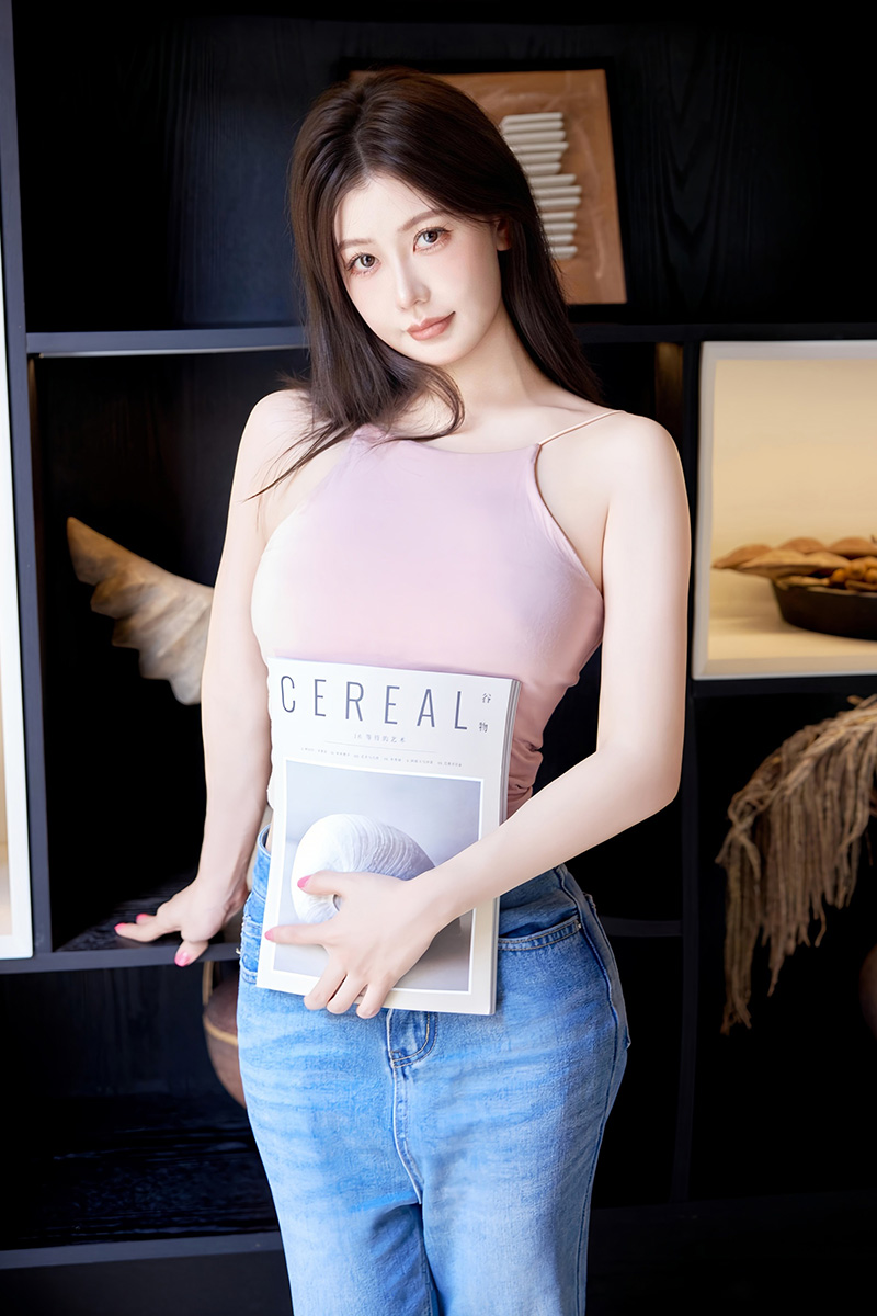 尹甜甜牛仔裤美图性感身材一览无余