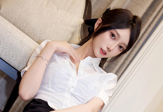 美腿模特玥儿玥性感网格吊带袜美图
