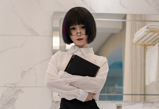 多才多艺的小姐姐晕崽Zz秘书装扮写真