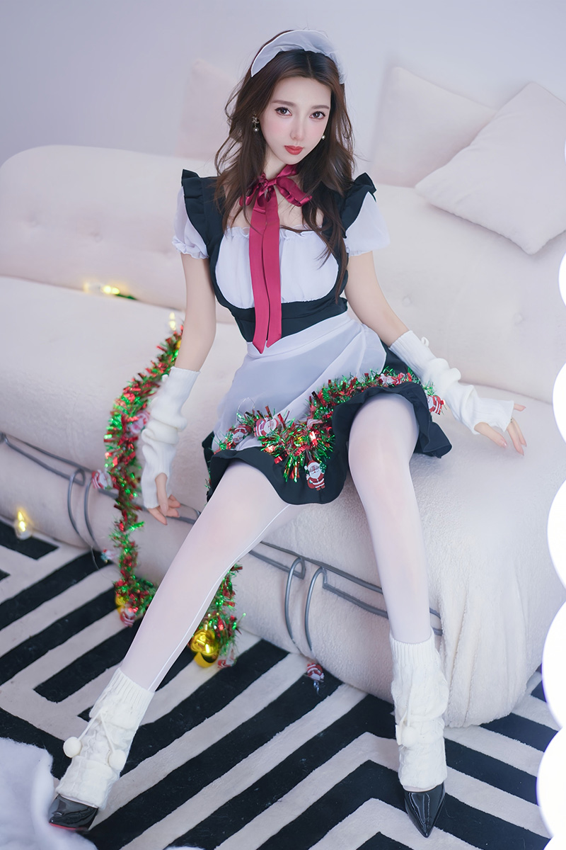 身材高挑妹纸桃桃性感黑色西服美图