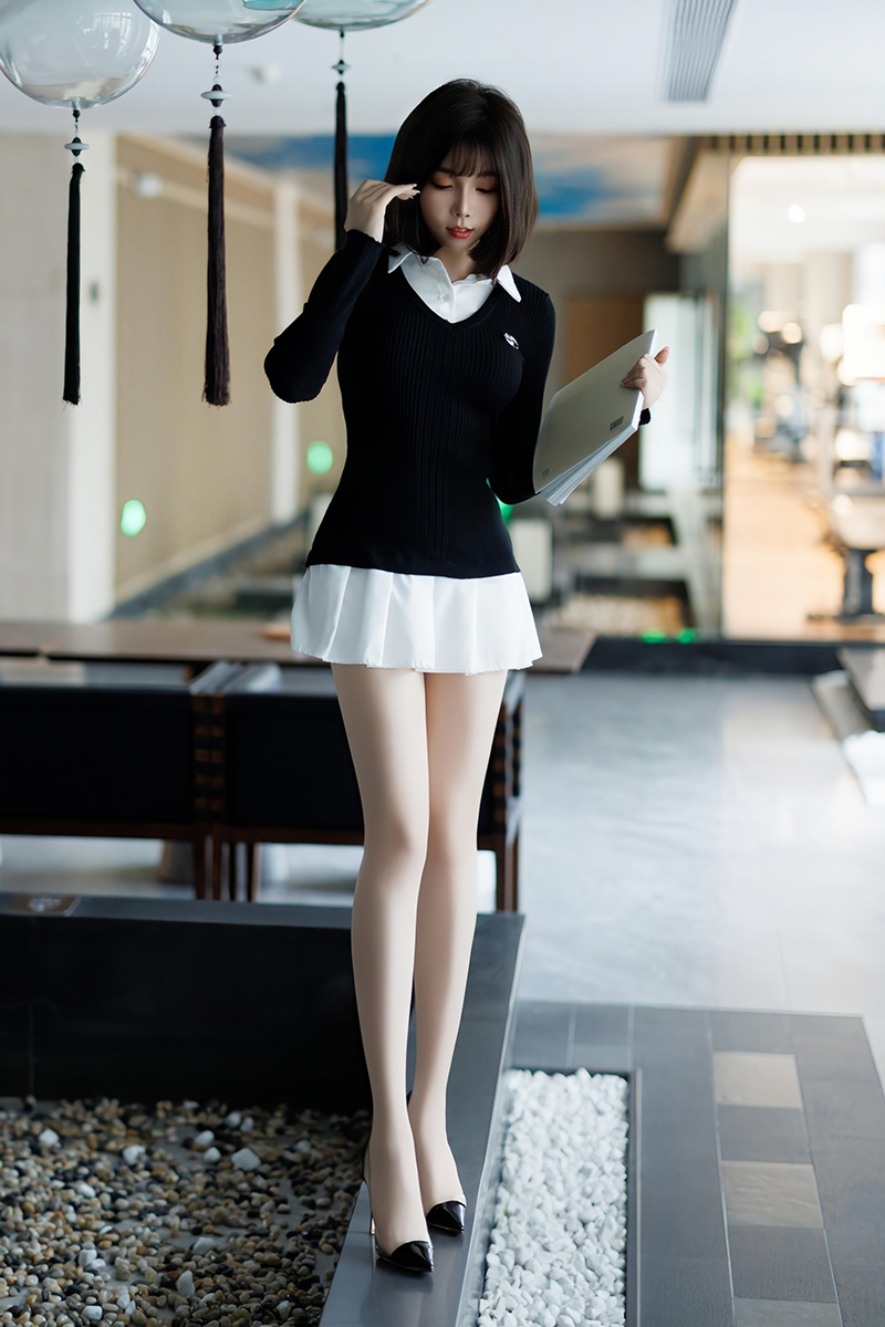 女神徐莉芝笔直修长美腿撩人心怀