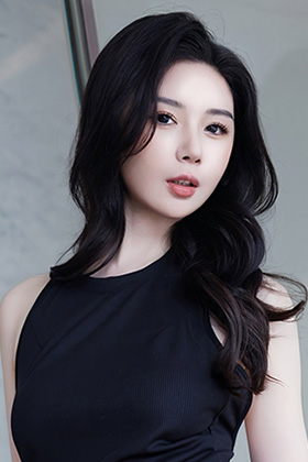 高挑美女梦心玥完美的身材性感迷人