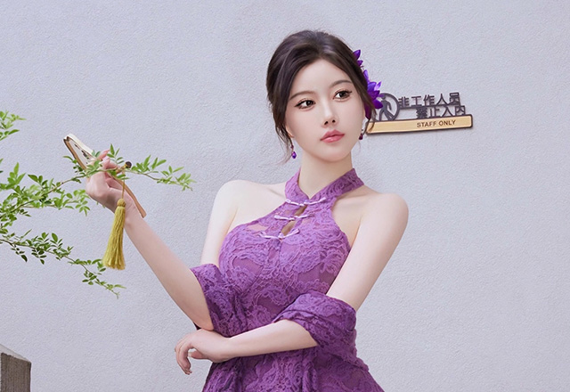 性感女神杨晨晨紫色连衣短裙写真图