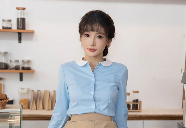 陆萱萱淡蓝上衣搭配杏色短裙十分好看
