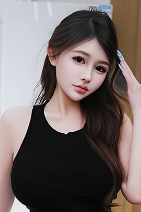 清纯短裙妹甜妮黑丝美腿尤其引人注目