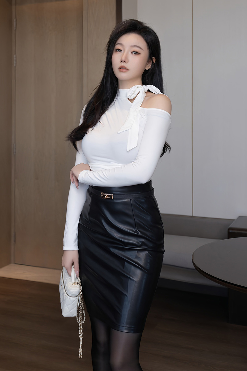 模特安然凹凸有致的身材吸引无数目光