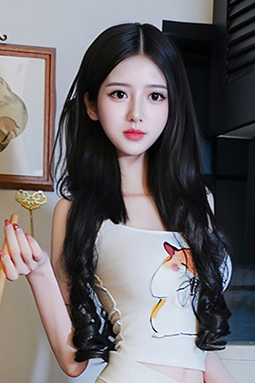 美女白小蝶白色短裙勾勒出优雅曲线