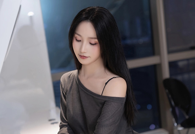 五官精致的甜美模特杏子颇具女性魅力