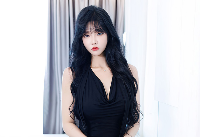 美女娜比写真作品曼妙娇躯亭亭而立