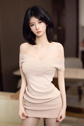 高冷妹子凌七七身材比例异常完美