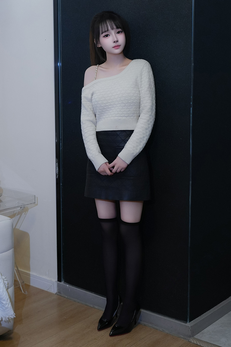 身材苗条的软妹子沈蜜儿私房写真图片