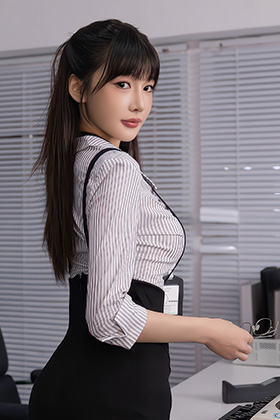 美腿模特陆萱萱迷人身材让人称绝