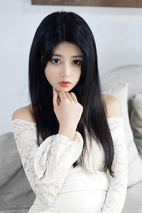 美女姜冉冉白色短裙下的美腿性感动人