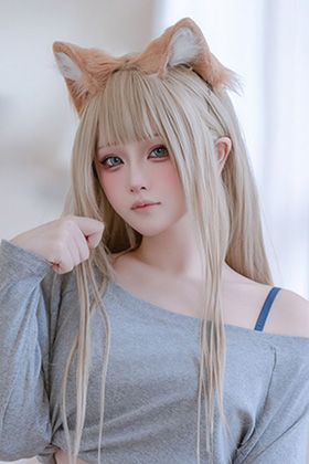 可爱的猫女郎屿鱼紧身短裤摄影图片