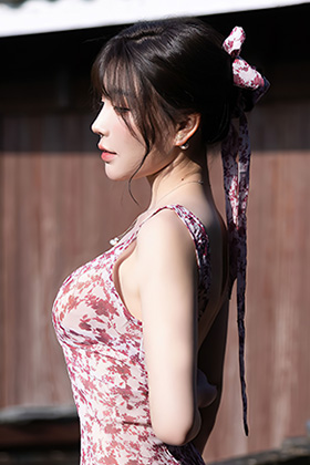 女神徐莉芝性感碎花连衣裙写真美图