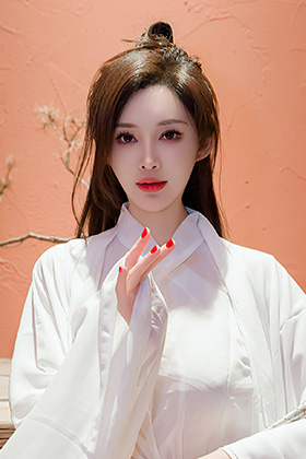 周妍希白色仙姑装扮性感扮气息满屏