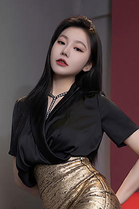 安然金色短裙黑丝完美身材非常吸引人