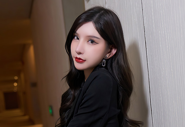 女神周于希黑色丝袜一双明眸妩媚含情