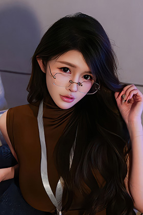 丰腴模特甜妮性感魅惑黑丝写真美图