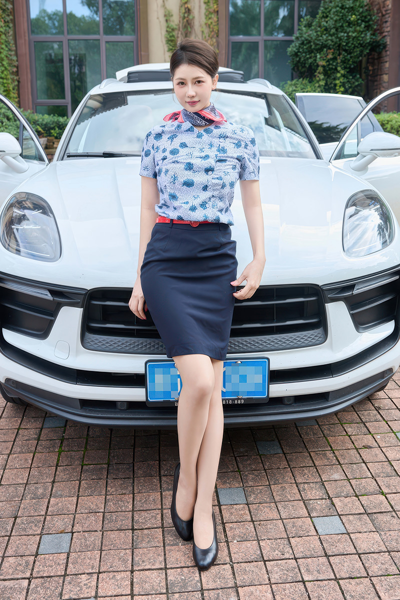 美腿模特尹甜甜性感空姐制服写真美图