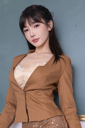 美腿模特陆萱萱深色西服写真图片