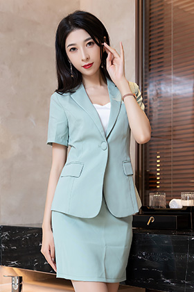 苗条妹子林乐一蓝灰色制服短裙写真图