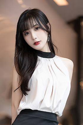 美女林星阑黑色短裙美图丝足美不胜收