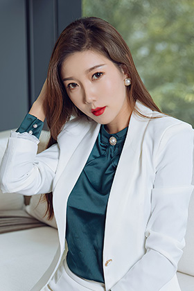 美腿模特艾静香极致朦胧丝袜写真美图