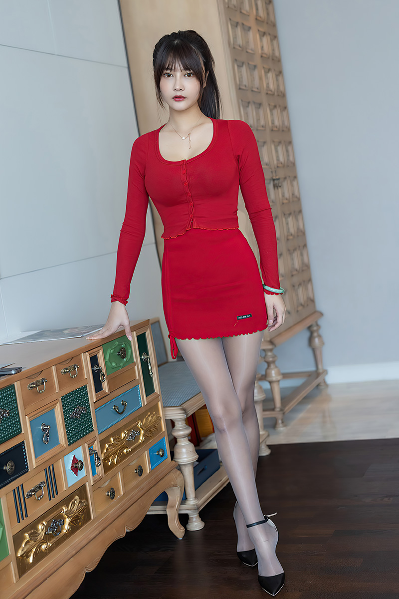 模特萌奈子写真图容颜娇媚俏丽