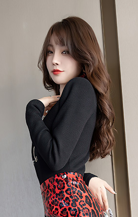 养眼妹纸徐莉芝魅惑黑丝皮裙写真图片