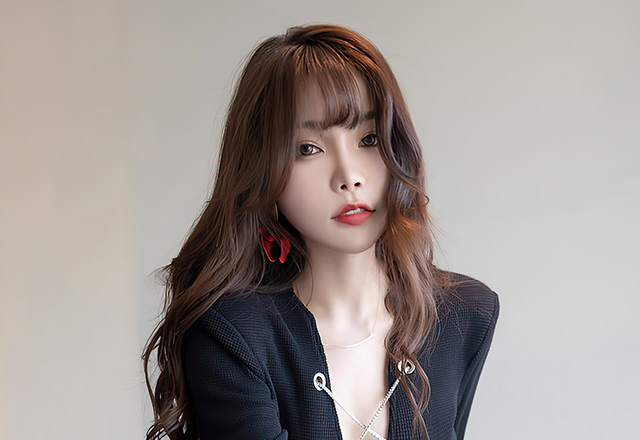 养眼妹纸徐莉芝魅惑黑丝皮裙写真图片