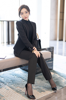 女神王馨瑶黑色OL西服装扮姿态妩媚