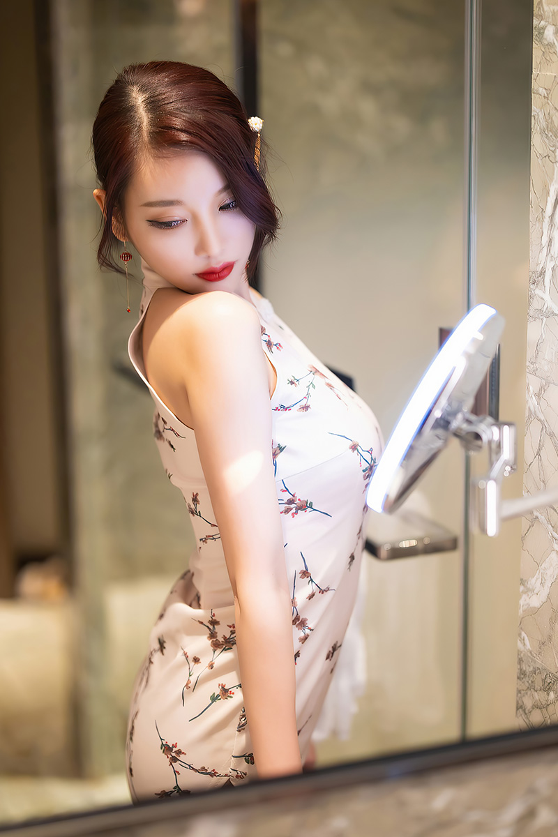性感女神杨晨晨古典韵味旗袍写真图